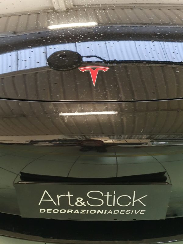 Personalizzazione loghi Tesla model 3 cofano